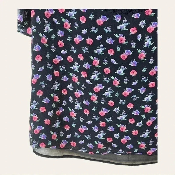 0724. NANETTE LEPORE SHORT FLUTTER SLEEVE BLOUSE FLORAL DESIGN‎ 100% SILK - Picture 4 of 9